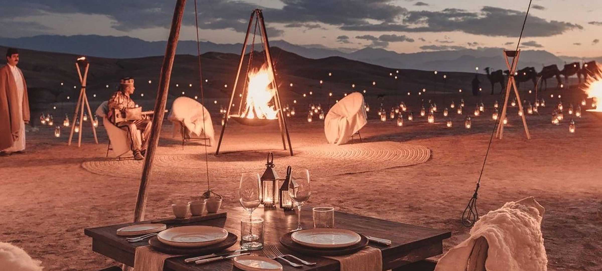 Dîner dans le Désert d&rsquo;Agafay & Balade à Dos de Chameau au Coucher du Soleil — Hero
